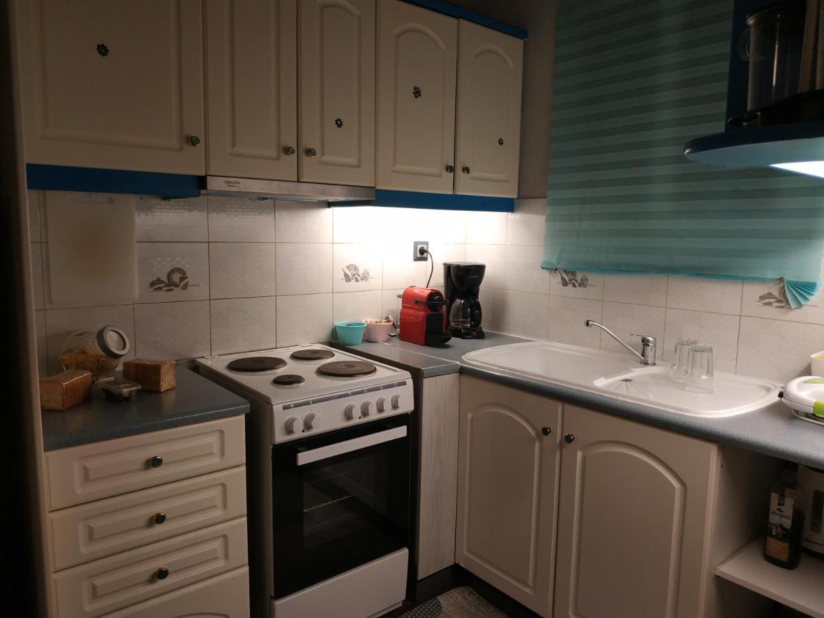 Cozy Apartment Near Metro Station Agia Marina Atina Dış mekan fotoğraf
